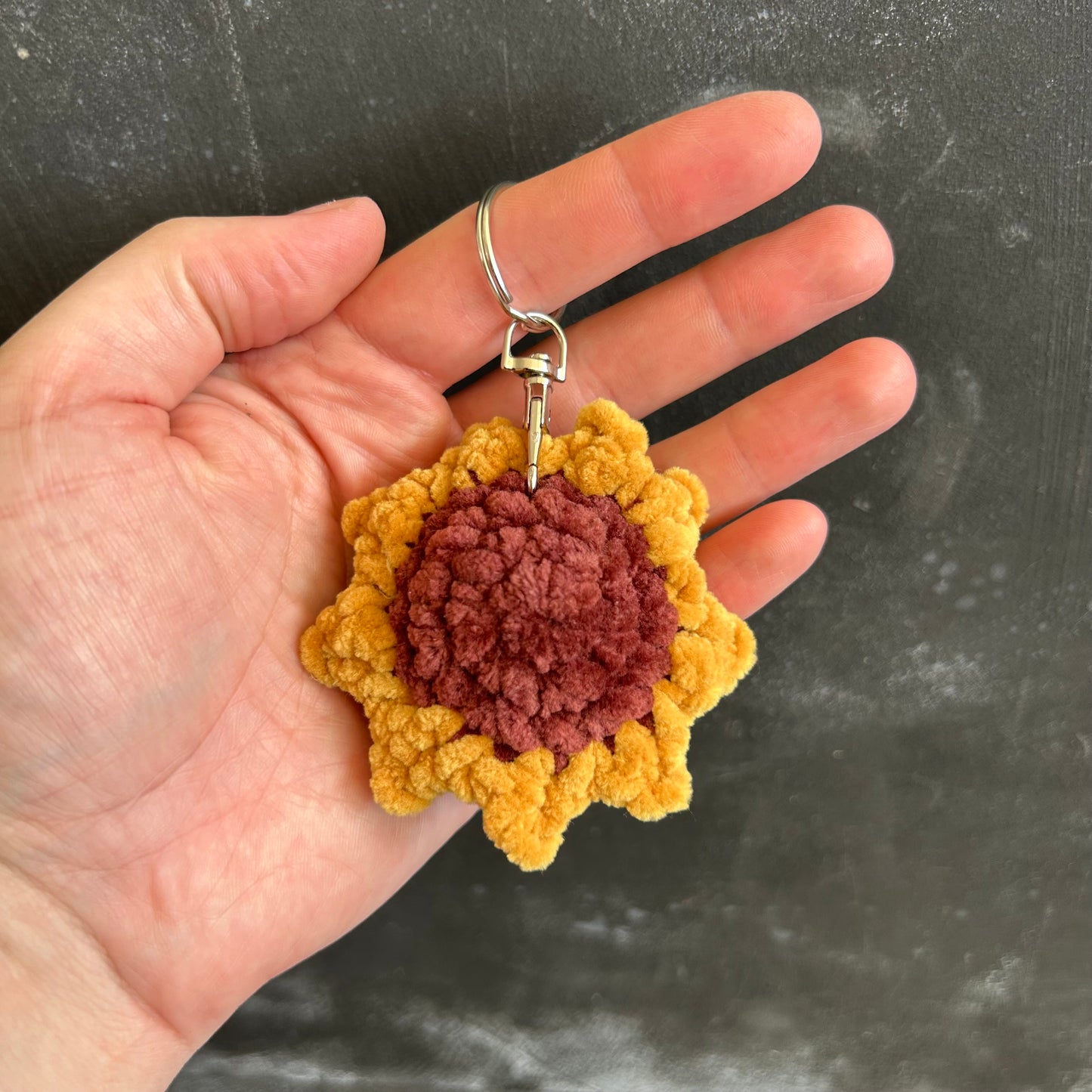 Sunflower Keychain by @thegirlwhoknots